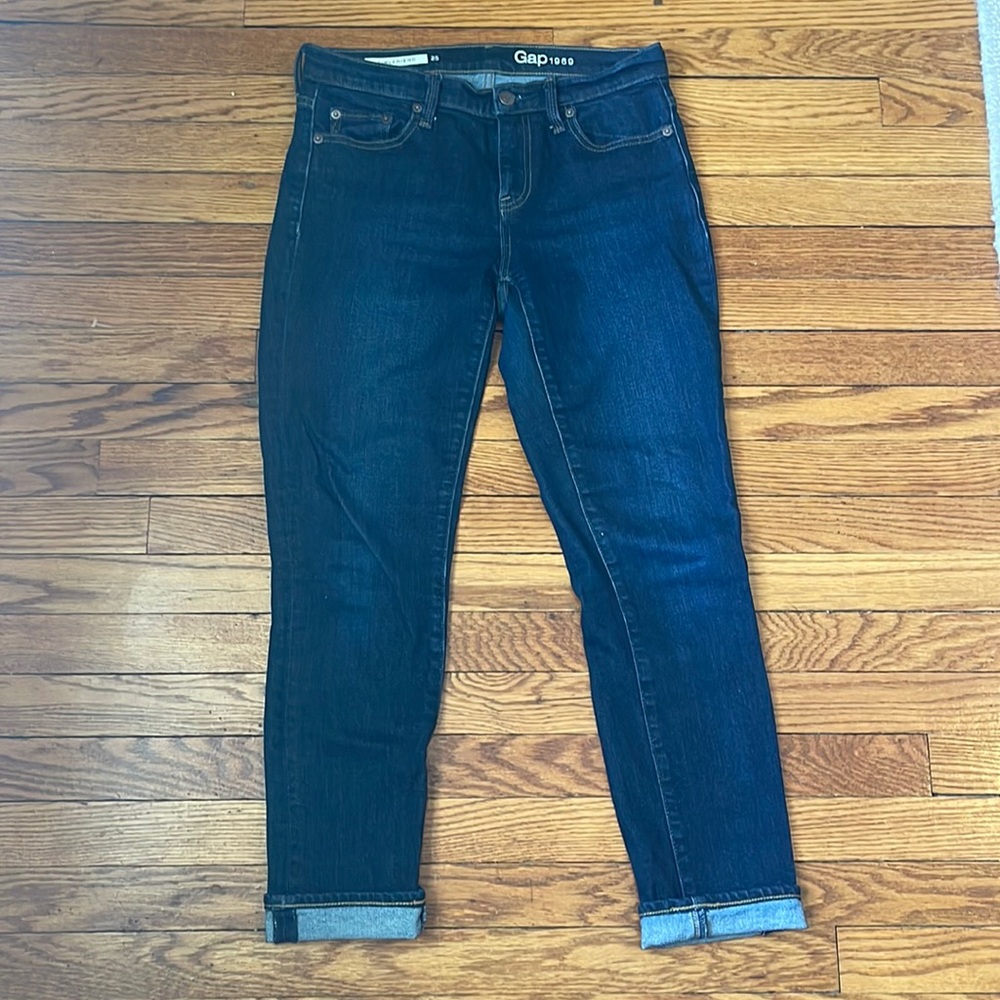 Gap boyfriend cropped jean, size 25